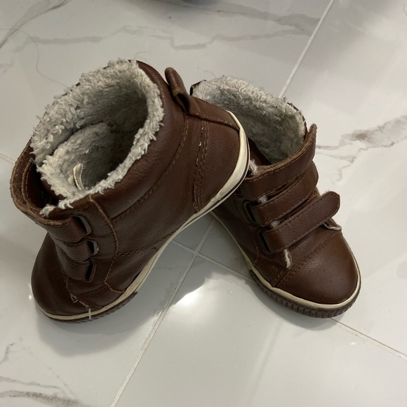 Gymboree high tops brown shoes. Size: 9. For toddlers. - Picture 2 of 5